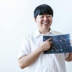 Top 5 Quỹ ETF Việt Nam Đáng Đầu Tư 2026: So Sánh Smiling man presenting cryptocurrency investment chart indoors.